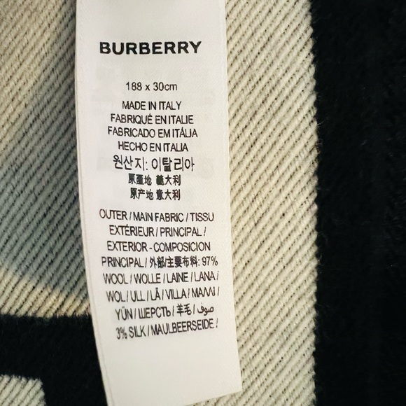 Burberry Oversized Scarf-RARE FIND - Picture 12 of 12
